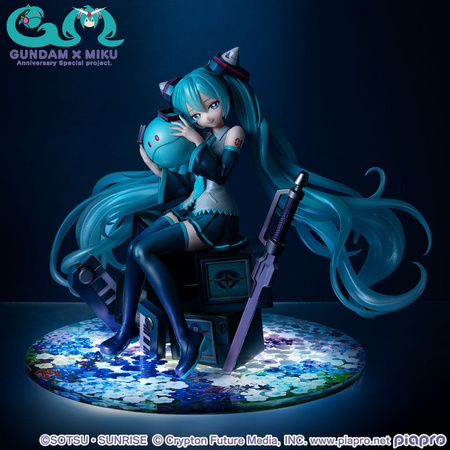 [PRZEDSPRZEDAŻ] Mobile Suit Gundam x Hatsune Miku Lucrea PVC Statue Hatsune Miku x OO Gundam 45th Anniversary 17 cm