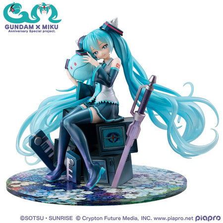 [PRZEDSPRZEDAŻ] Mobile Suit Gundam x Hatsune Miku Lucrea PVC Statue Hatsune Miku x OO Gundam 45th Anniversary 17 cm